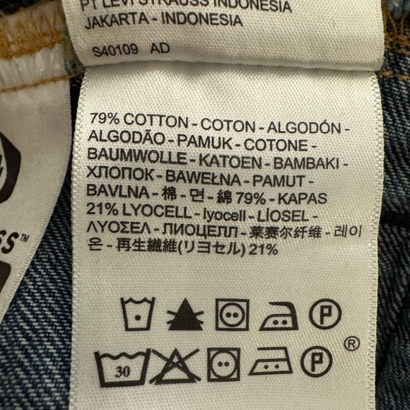 Levi's Denim trucker jacket, slightly oversized for a small - Picture 5 of 5